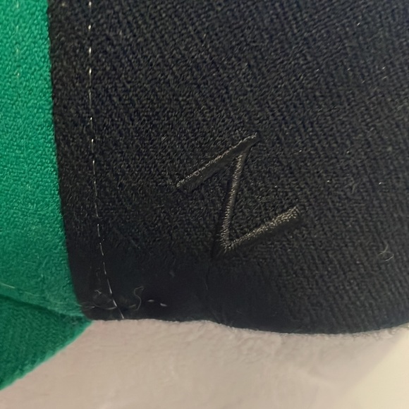 Notre Dame fighting Irish black and green Shamrock baseball hat cap Zephyr Zhat - Picture 4 of 9